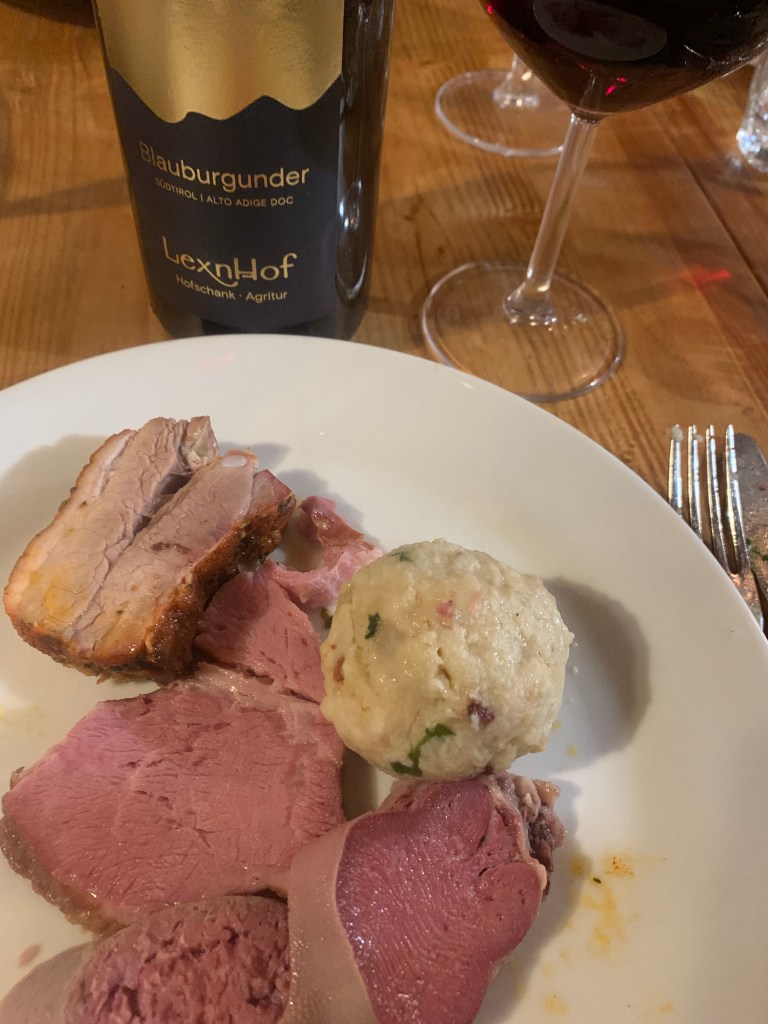 Törggele-Spezialität: Schlachtplatte und Blauburgunder im Südtiroler Unterland