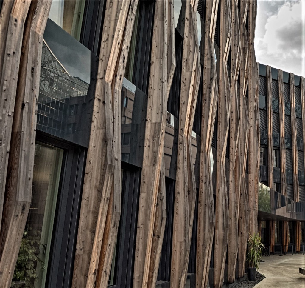 Hybridbau und Holzhybridbau: Holz-Fassaden und Stahlbeton-Skelett